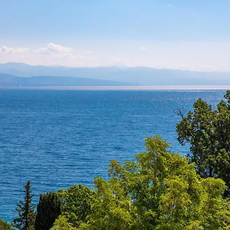 Deluxe Ana 100 M From The Appartement *