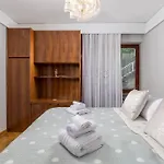Apartment Deluxe Ana 100 M From The