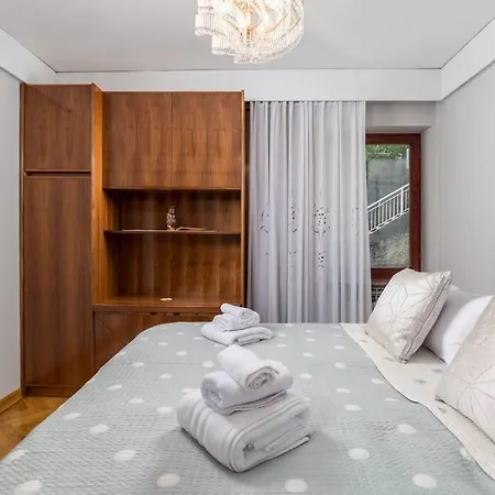 Apartment Deluxe Ana 100 M From The