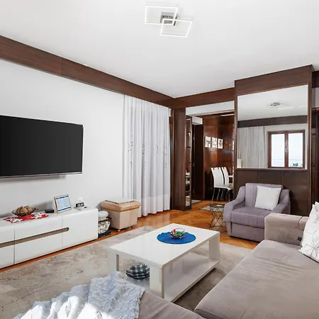 Apartment Deluxe Ana 100 M From The *