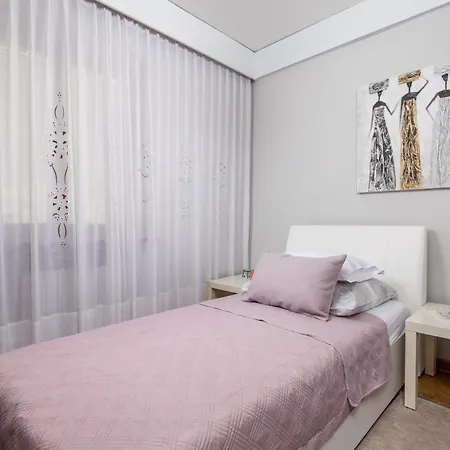 Apartmán Deluxe Ana 100 M From The *